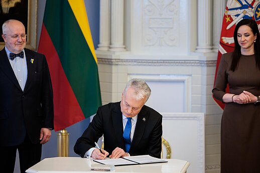 Kapčiamiesčio karinio poligono steigimo dokumentų pasirašymas