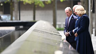 Karalius Karolis III ir karalienė Camilla aplankė Rugsėjo 11-osios memorialą