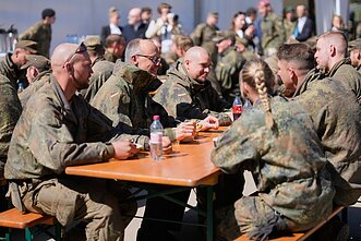 Friedrichas Merzas lankosi Vokietijos poligone