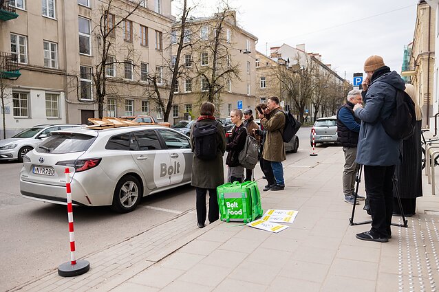 Ride-hailing drivers and couriers staged a small protest