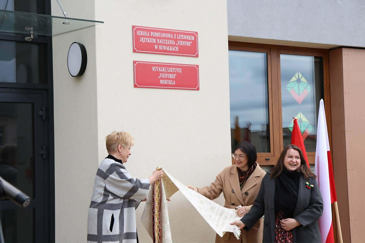 Suvalkuose įsikūrusi lietuvių pagrindinė mokykla nuo šiol vadinsis Suvalkų lietuvių „Vienybės“ mokykla
