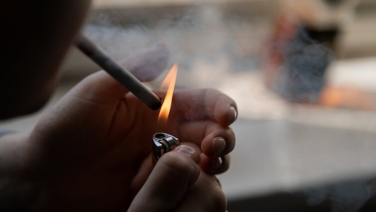 Uždraudė rūkalus ateities kartoms: JK gimę po 2008-ųjų jų įsigyti nebegalės niekada