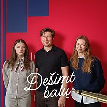 Paulius Sungaila su mokinėmis Emilija Kasparovičiūte ir Liepa Preidyte.