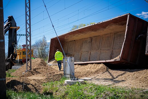 Kėdainių r. nuo bėgių nuriedėjo skaldą gabenę vagonai. Gudžiūnų geležinkelio stotis