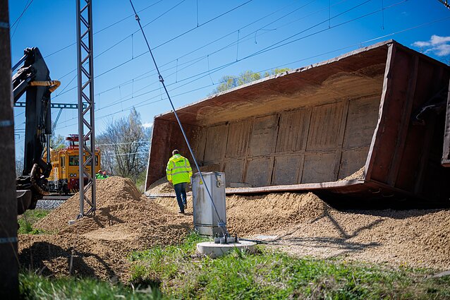 Kėdainių r. nuo bėgių nuriedėjo skaldą gabenę vagonai. Gudžiūnų geležinkelio stotis