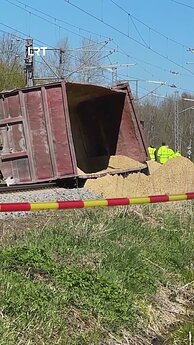 Kėdainių r. nuo bėgių nuriedėjo skaldą gabenę vagonai