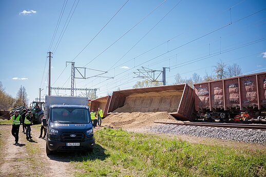 Kėdainių r. nuo bėgių nuriedėjo skaldą gabenę vagonai.