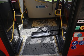 Karas Ukrainoje. Chersone rusų dronas pataikė į civilinį autobusą, yra žuvusiųjų