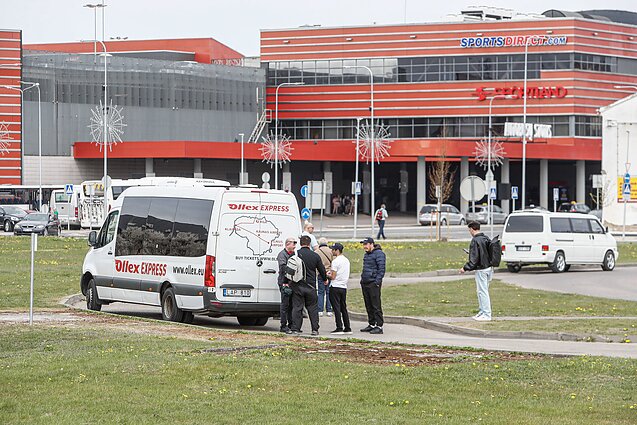 Keliautojai į Rygos miestą ar oro uostą įlaipinami ne stotyje, o kitoje gatvės pusėje esančioje degalinėje Keliautojai į Rygos miestą ar oro uostą įlaipinami ne stotyje, o kitoje gatvės pusėje esančioje degalinėje