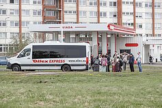 Keliautojai į Rygos miestą ar oro uostą įlaipinami ne stotyje, o kitoje gatvės pusėje esančioje degalinėje Keliautojai į Rygos miestą ar oro uostą įlaipinami ne stotyje, o kitoje gatvės pusėje esančioje degalinėje