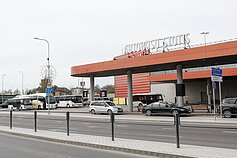 Šiaulių politikai stotį su sklypu pardavė, o naujos nepastatė, todėl tenka mokėti nuomą Šiaulių politikai stotį su sklypu pardavė, o naujos nepastatė, todėl tenka mokėti nuomą