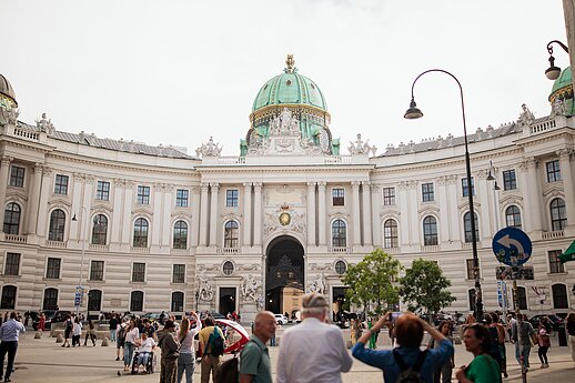 Lion Ceccah aplankė ypatingą Vienos vietą: čia baletą šoka žirgai