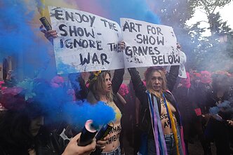 Акция Pussy Riot и Femen в Венеции
