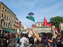 Venecijoje vykęs protestas prieš Izraelio paviljoną Venecijoje vykęs protestas prieš Izraelio paviljoną