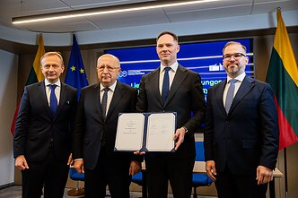 Finansų ministerijoje sutarties dėl 6,375 mlrd. eurų gynybai per SAFE programą pasirašymas
