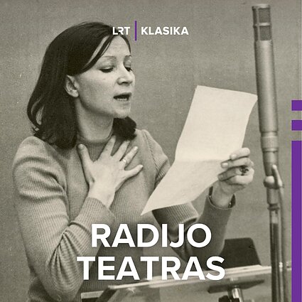 Aktorė Aldona Janušauskaitė-Dausienė repetuoja „Prometėjo pasmerkimą“ radijo koncertų įrašų studijoje. 