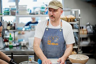 За технологию в пекарне отвечает Михаил