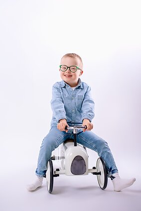 Beno mama Gabrielė pasakoja, kad jis yra labai pozityvus, mėgsta bendrauti, mėgsta dalytis savo energija su kitais