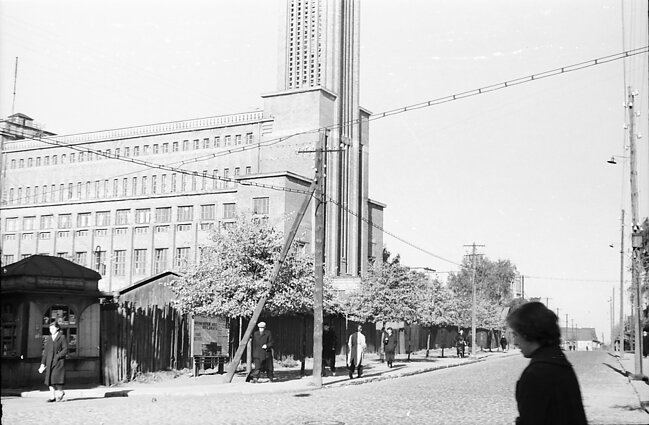 Radijo gamykla (Prisikėlimo bažnyčia) Žemaičių gatvėje. Kaunas, 1960 m. Kauno miesto muziejaus fondai Radijo gamykla (Prisikėlimo bažnyčia) Žemaičių gatvėje. Kaunas, 1960 m. Kauno miesto muziejaus fondai