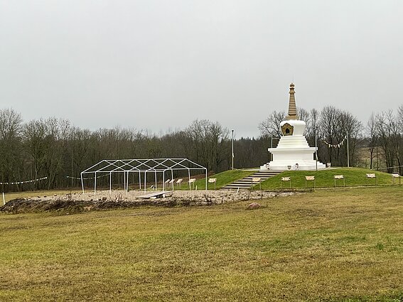 Musnininkų pašonėje esančiame Rusokų kaime įsikūręs budistų „Dharmachakra“ centras su ant kalvos stovinčia Namgyäl stupa