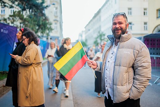 Eurovizinės arenos prieigose – išsipuošę gerbėjai