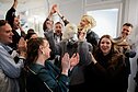 Po sėkmingo „Eurovizijos“ pusfinalio Lion Ceccah prie viešbučio pasitiko į Vieną atvykę artimieji