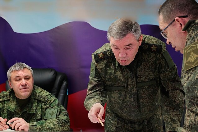 Rusijos generalinio štabo vadas Valerijus Gerasimovas lanko karius invazijoje Ukrainoje Rusijos generalinio štabo vadas Valerijus Gerasimovas lanko karius invazijoje Ukrainoje