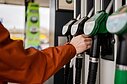 Lenkija pratęs degalų kainų ribojimą iki gegužės pabaigos