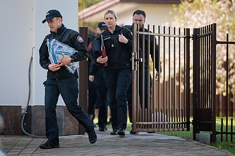 Policijos pareigūnai ir FNTT atliko kratą Remigijaus Žemaitaičio namuose Policijos pareigūnai ir FNTT atliko kratą Remigijaus Žemaitaičio namuose