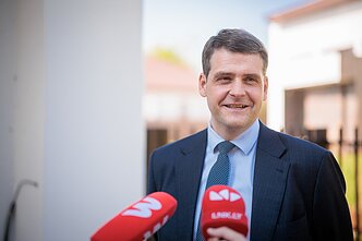 Policijos pareigūnai ir FNTT atliko kratą Remigijaus Žemaitaičio namuose Policijos pareigūnai ir FNTT atliko kratą Remigijaus Žemaitaičio namuose