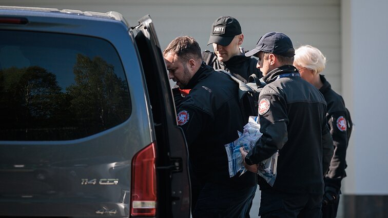 Vykdant FNTT kratas „aušriečių“ kabinetuose, policija užfiksuota ir prie Žemaitaičio namų