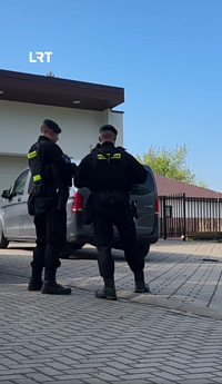Prie Žemaitaičio namų – policija, Seime – FNTT kratos