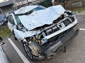 Automobilis po avarijos Automobilis po avarijos