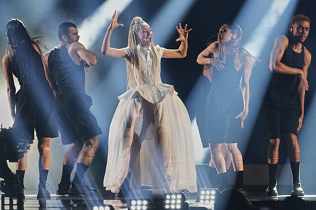 Eurovizija 2026. Prancūzija. Monroe – „Regarde!“