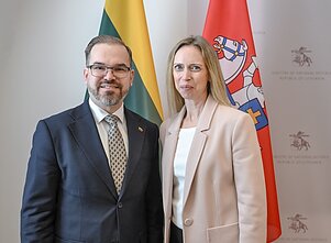 Robertas Kaunas ir Kara C. McDonald Robertas Kaunas ir Kara C. McDonald