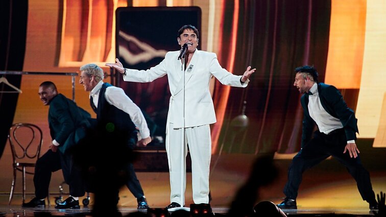Eurovizija 2026. Finalas. Italija. Sal Da Vinci – „Per Sempre Sì“ Eurovizija 2026. Finalas. Italija. Sal Da Vinci – „Per Sempre Sì“
