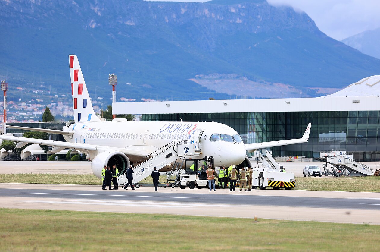 Splito oro uoste pakilimo metu nuo tako nuvažiavo lėktuvas