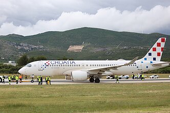 Splito oro uoste pakilimo metu nuo tako nuvažiavo lėktuvas