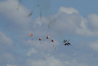 Per JAV aviacijos šou susidūrė du naikintuvai