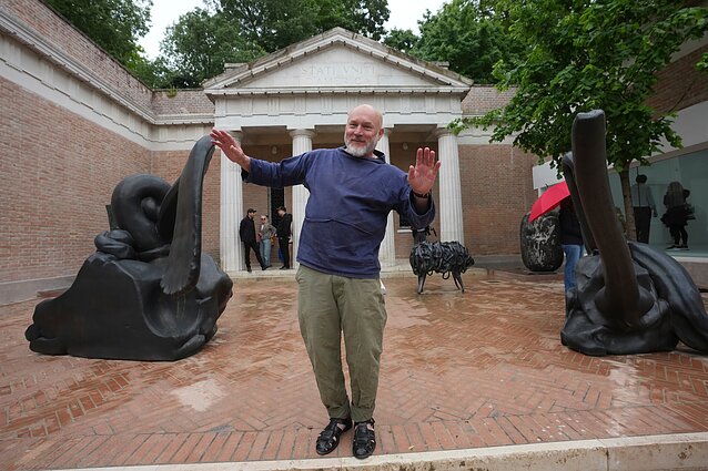 Jungtinių Amerikos Valstijų paviljonas Venecijos bienalėje, menininkas Alma Allenas Jungtinių Amerikos Valstijų paviljonas Venecijos bienalėje, menininkas Alma Allenas