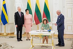 Švedijos karalius Karlas XVI Gustavas ir karalienė Silvija, Gitanas Nausėda