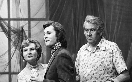 Iš kairės: Antanina Mackevičiūtė, Robertas Vaidotas, Mamertas Karklelis. 1981 m. 
