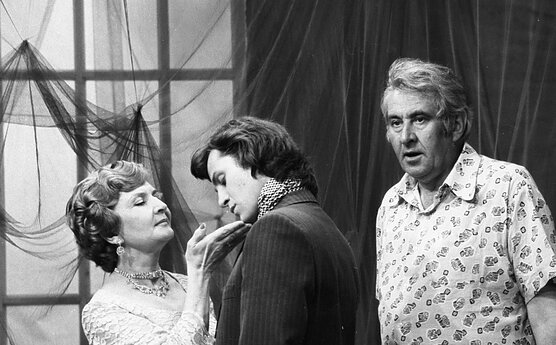 Iš kairės: Antanina Mackevičiūtė, Robertas Vaidotas, Mamertas Karklelis. 1981 m. 