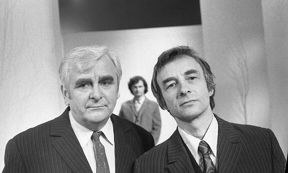 Vytautas Vaclovas Dumšaitis (kairėje) ir Ferdinandas Jakštys. 1982 m. 