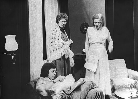 Robertas Vaidotas, Janina Berūkštytė-Trinkūnienė (kairėje) ir Nina Marija Radaitytė-Matulionienėna. 1982 m. 