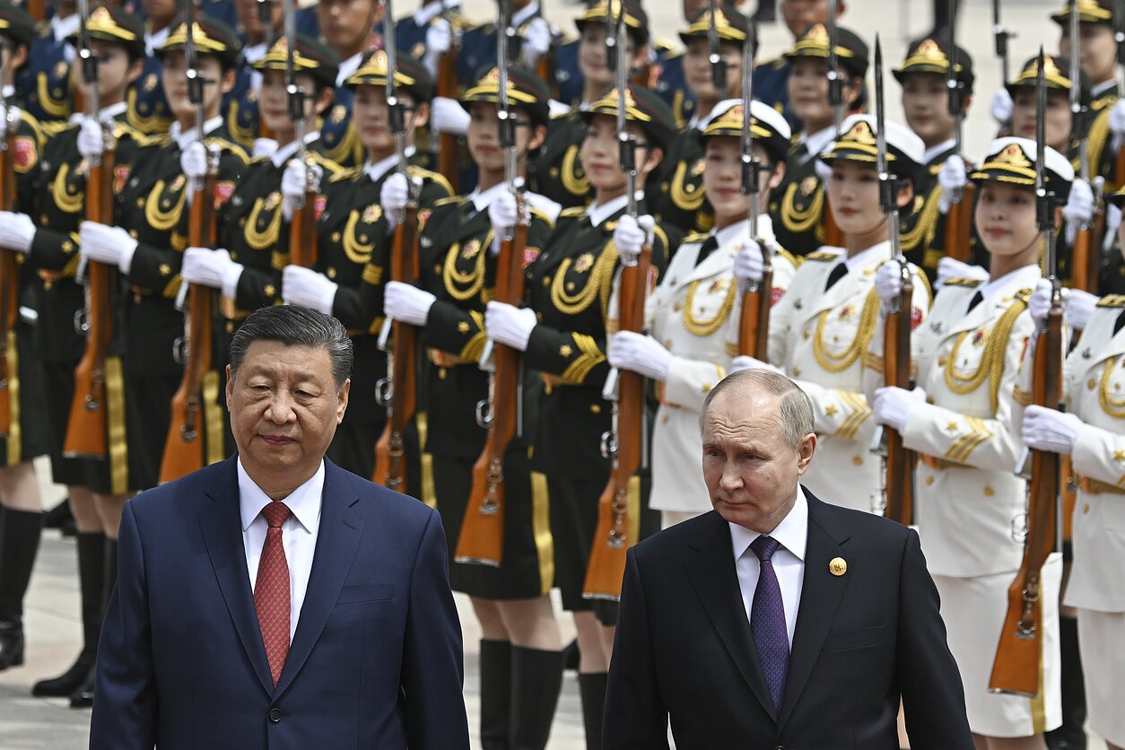 Xi Jinpingas ir Vladimiras Putinas Xi Jinpingas ir Vladimiras Putinas