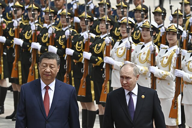 Xi Jinpingas ir Vladimiras Putinas Xi Jinpingas ir Vladimiras Putinas