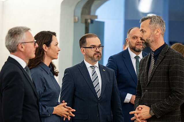 Pasirašyti susitarimai su Lazdijų ir Jurbarko rajono savivaldybėmis dėl papildomo finansavimo, proporcingo naujai įsteigto Kapčiamiesčio poligono ir išplėsto Tauragės poligono dydžiui. Pasirašyti susitarimai su Lazdijų ir Jurbarko rajono savivaldybėmis dėl papildomo finansavimo, proporcingo naujai įsteigto Kapčiamiesčio poligono ir išplėsto Tauragės poligono dydžiui.