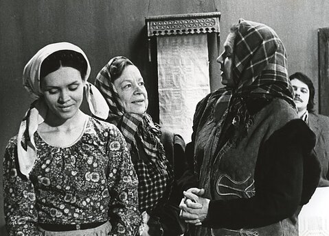 Iš kairės: Rita  Knizikevičiūtė, Ona Knapkytė-Juknevičienė, Lidija Kupstaitė-Drobnienė, Vytautas Rumšas. 1977 03 08