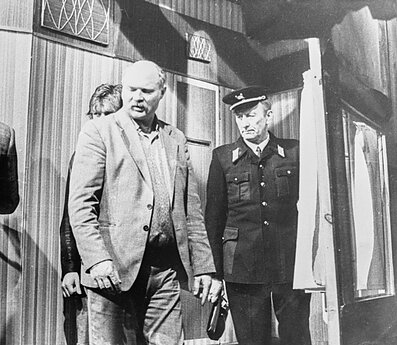 Priekyje režisierius Bronius Talačka. 1981 m. 